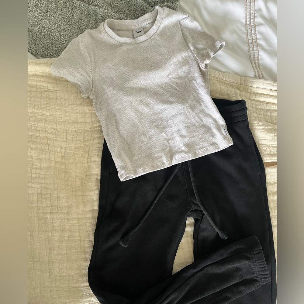 Aritzia TNA Sweat Pants & T Shirt Set